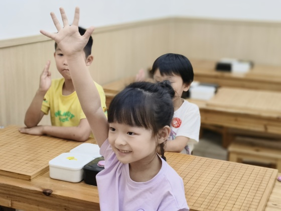 在歡樂的課堂里，孩子們沉浸在愉悅的氛圍中，享受著每一次的探索與學(xué)習(xí)~_副本.jpg