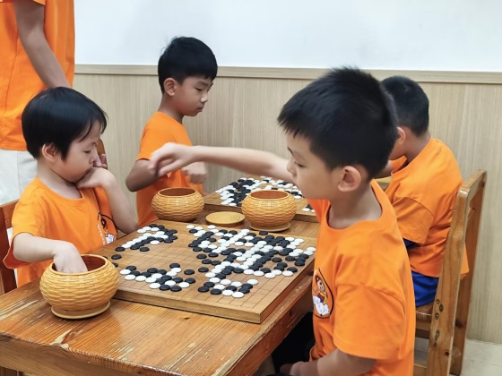 在棋盤上，執(zhí)掌風云變化的小棋手_副本.jpg