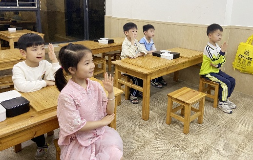 小棋手上起課來非常投入，勤奮認(rèn)真的你，必定收到累累的碩果_副本.jpg