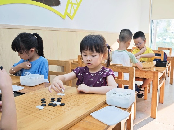 3、我們這一周的照片分享又再次回到了我們小棋手們的課堂日常_副本.jpg