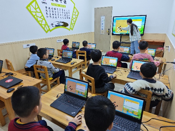 5、一起來看看我們在多媒體課室上課的小棋手們的上課表現(xiàn)吧_副本.jpg