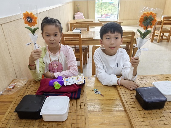3、為了這個重要的節(jié)日，棋院為媽媽們準備了一份小禮物_副本.jpg